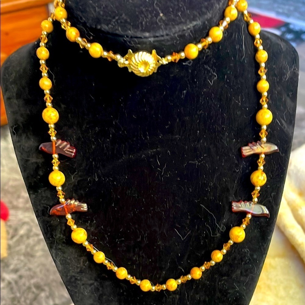 Vintage yellow matrix jasper bead with Bakelite birds Beaded Necklace 28”